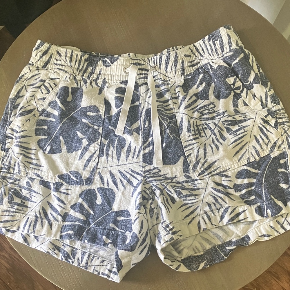 Nautica Blue and White Leaf Print Cargo Shorts